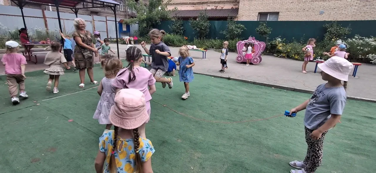🎉 «Сила, ловкость, дружба — в народных играх!» 🎉

Сегодня у нас особенное мероприятие: мы соединил