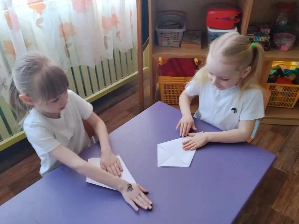 🪶 Секреты острова Фуругельма: знакомство с малой колпицей!  В подготовительной группе №8 прошло увле