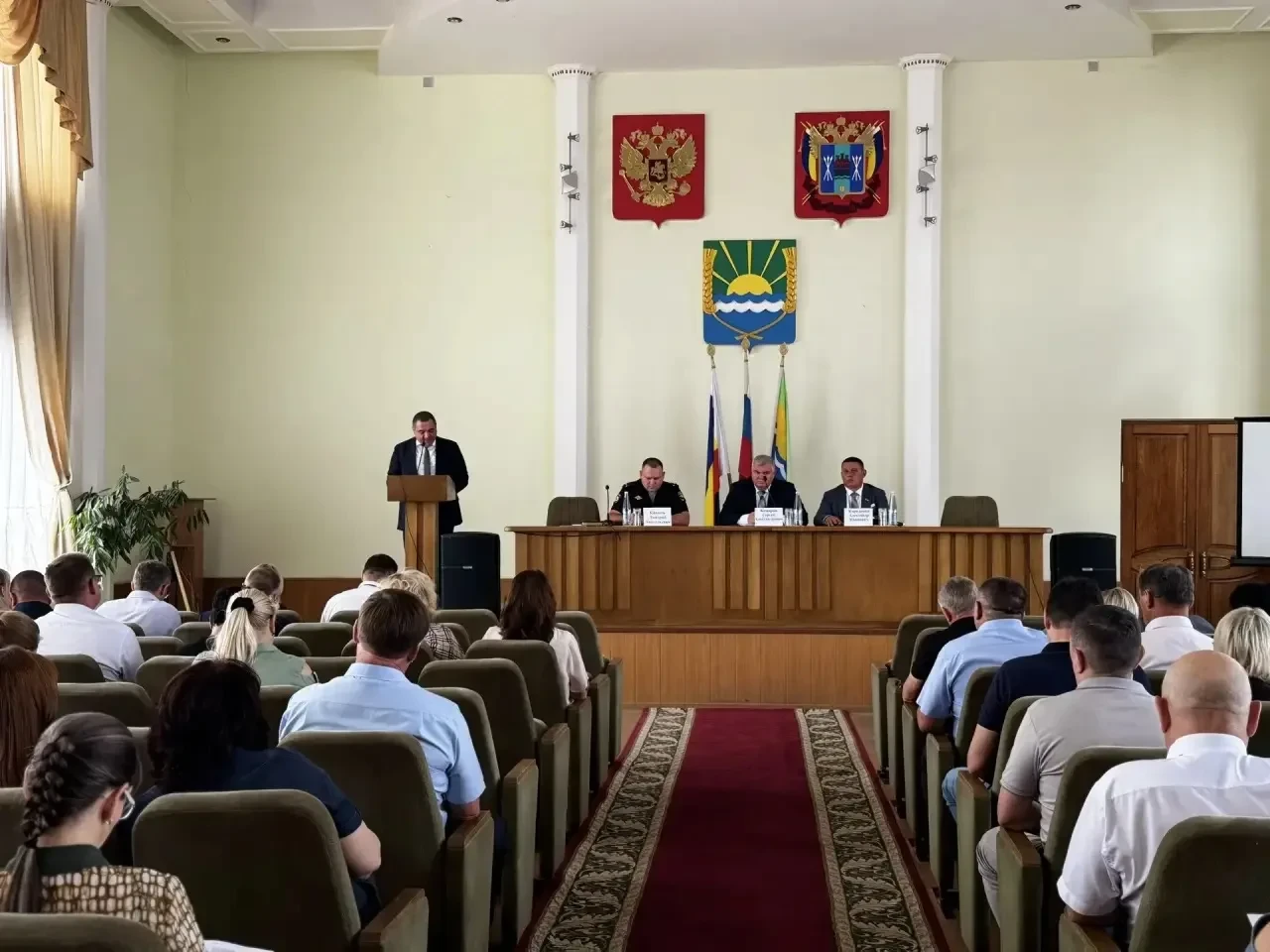 В администрации Азовского района состоялось расширенное оперативное совещание