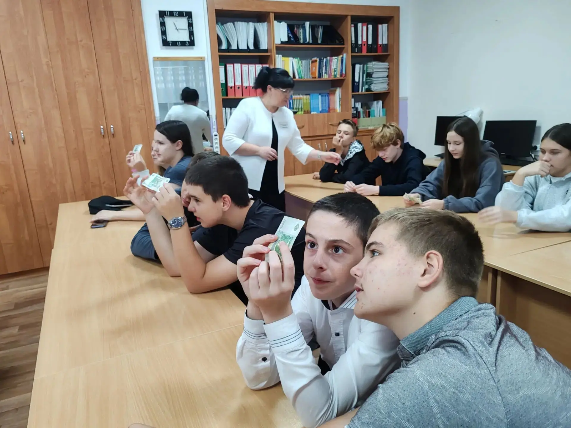 В рамках профориентационной программы "Билет в будущее" учащиеся 8б класса посетили агр...