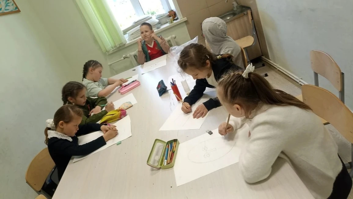 Традиционно закрываем учебный год в группах раннего эстетического развития "портретом"....