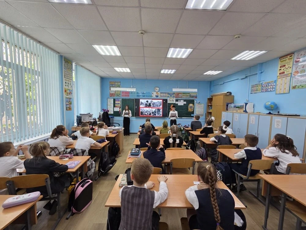🕊️ День Победы — праздник со слезами на глазах. ✅В школе № 11 прошли памятные мероприятия: ребята уч