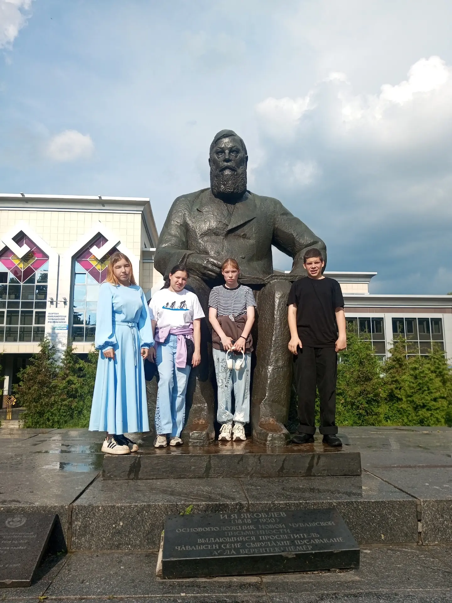 🕊️Путешествие сквозь века

✅Воспитанники нашего центра стали зрителями душевного семейного концерта
