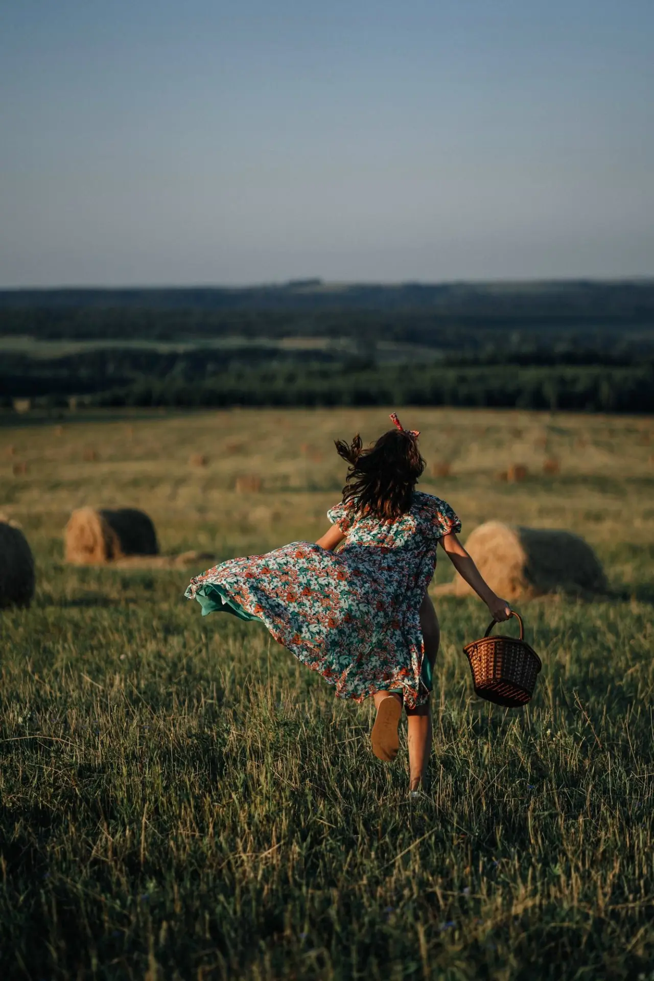 Фотограф, ищу модель для ТФП съемки.
Локации - город на рассвете, поля, леса.
Примеры того что хочу 