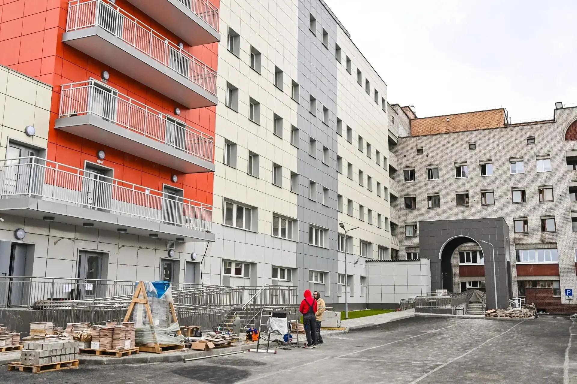 Глава республики поручил  завершить работы на блоках А и Б республиканской больницы в 3...