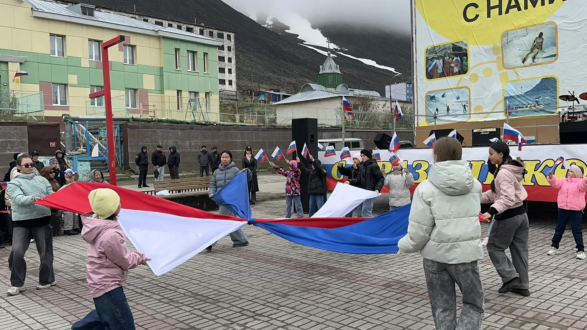 🇷🇺 Сегодня, 12 июня, посёлок Провидения ярко отметил День России — насыщенная программа подарила ж