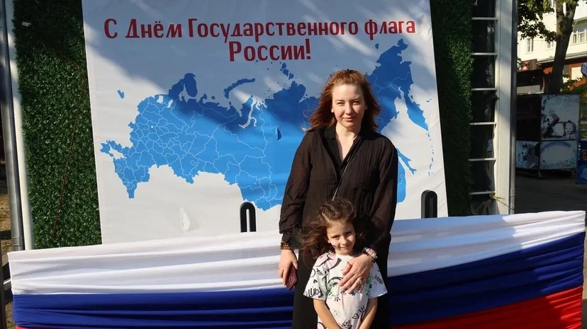 Сегодня Карачаево-Черкесия говорила на языке цвета: белого, синего, красного.