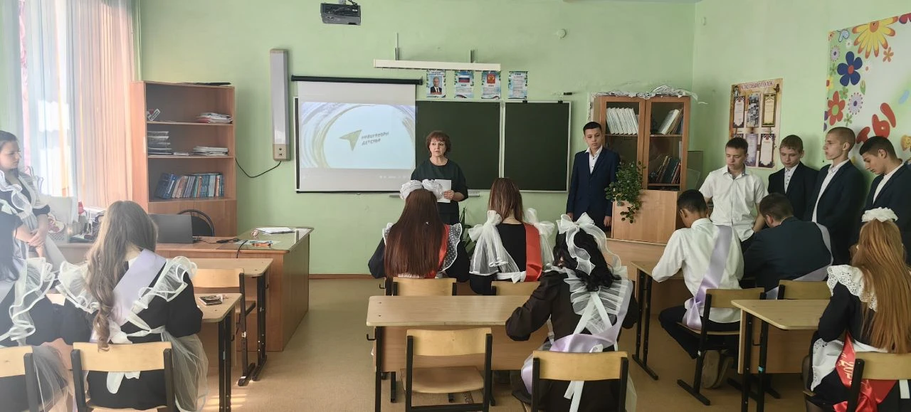 Дорогие выпускники, в этот праздничный день вы присоединились к Всероссийской акции «Са...