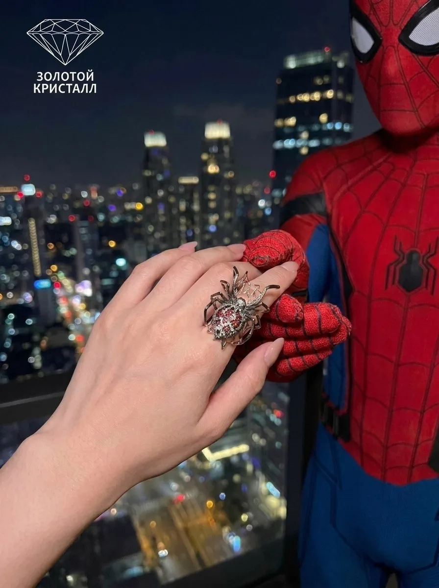 🕷️ Питер Паркер заглянул в «ЗОЛОТОЙ КРИСТАЛЛ» — и, кажется, нашёл своё идеальное украш...