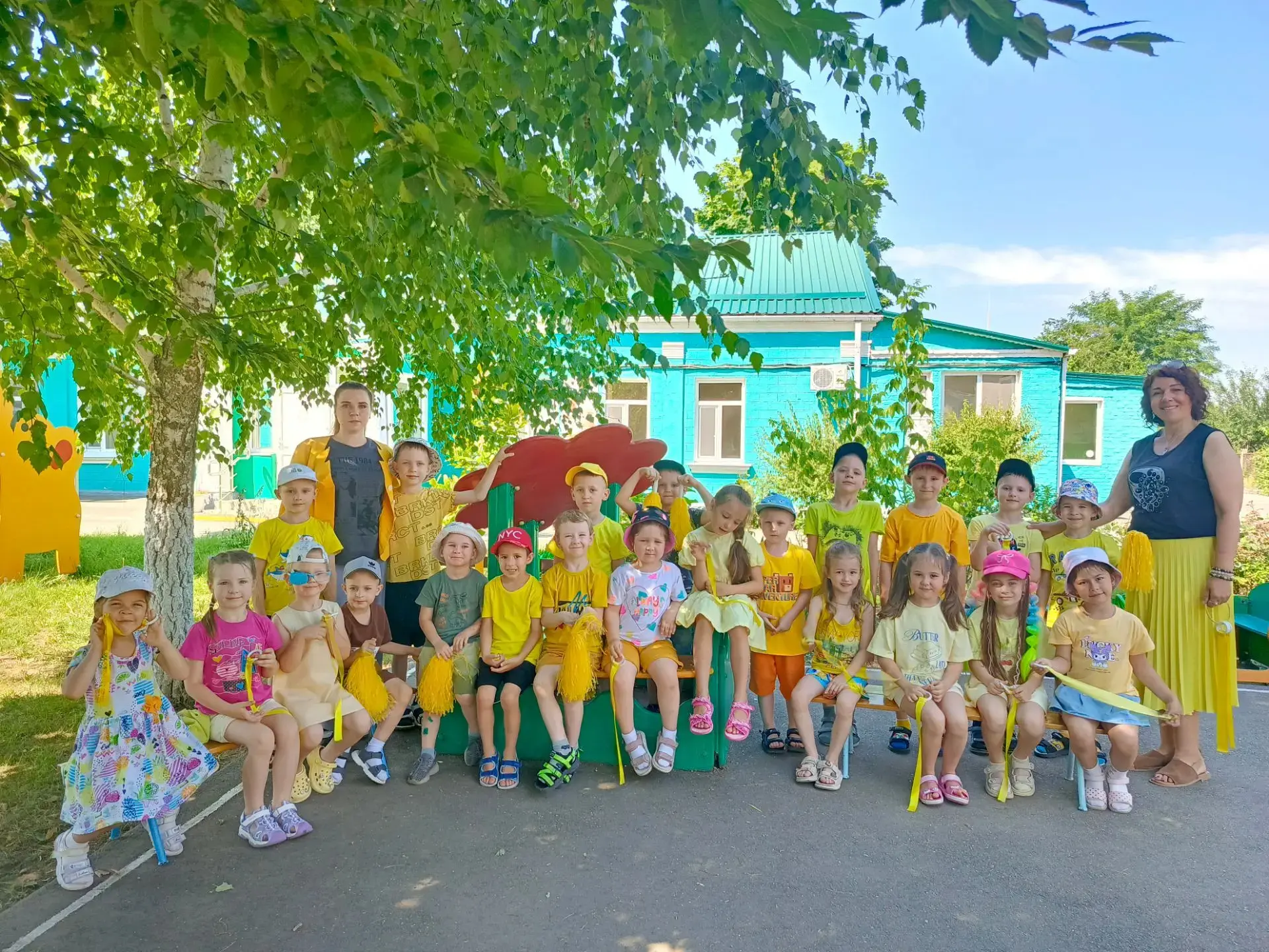 "Солнечный взрыв" ☀️💥☀️
как прошла наша дискотека «Жёлтое настроение»
Сегодня наш детский сад превр