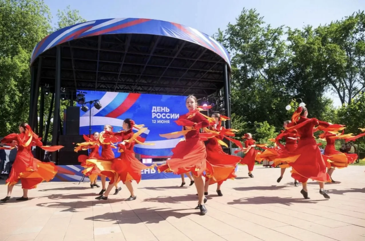 🇷🇺 День России в Перовском парке: праздник для всей семьи

12 июня приглашаем всех жителей района 