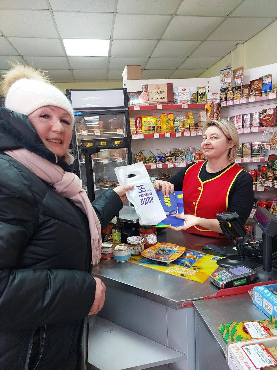 💐В честь 8 марта, партийцы активно поздравляют женщин по всей республике.