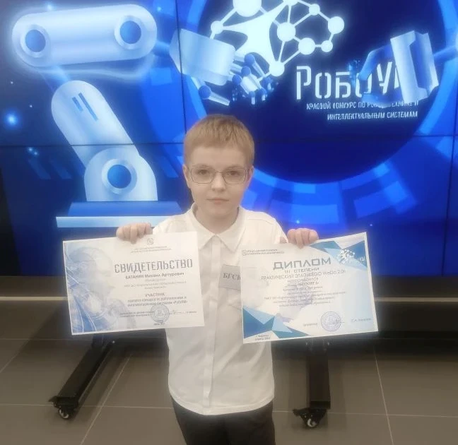 Учащийся объединения «🤖Робототехники» (педагог Евсюков Александр Владимирович) Батанин...