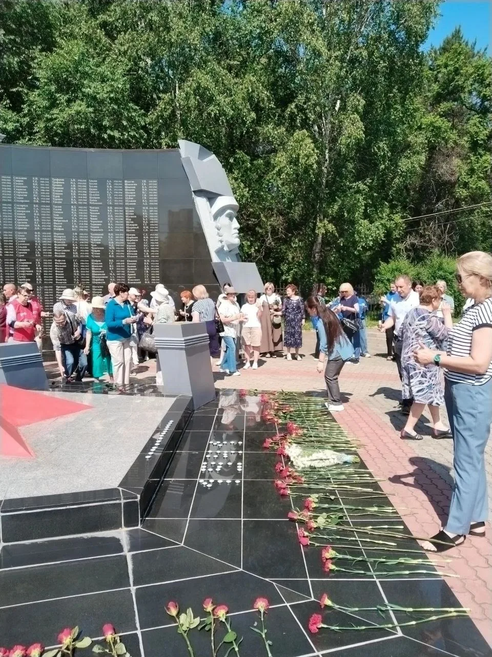 Свеча памяти

Сегодня профсоюзный актив и специалисты Хабаровского филиала ДОРПРОФЖЕЛ приняли участи
