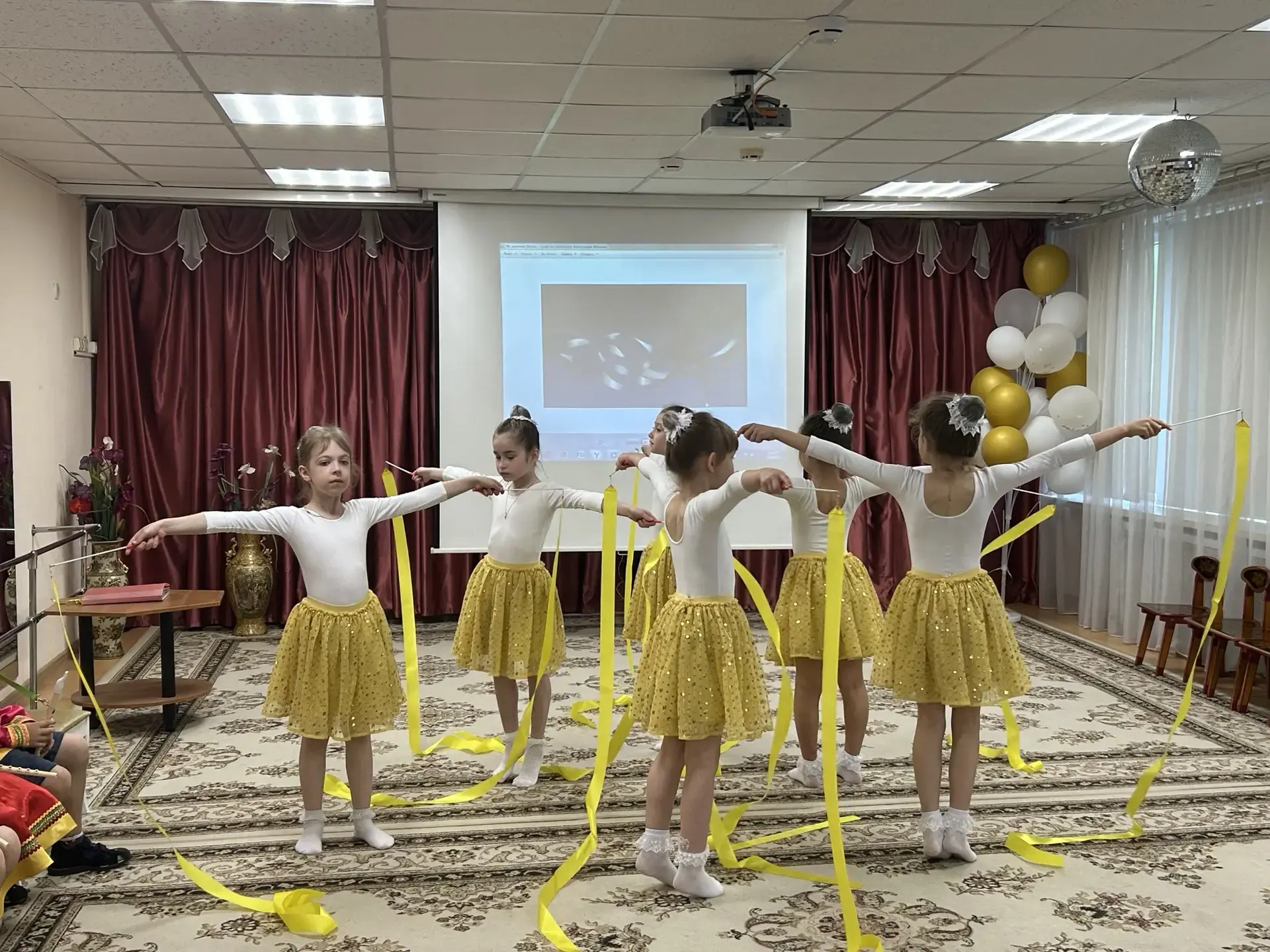 МУЗЫКАЛЬНАЯ ГОСТИНАЯ 🎼  Творческие объединения дошкольных групп на ул. Ленской, д. 5 провели музыкал