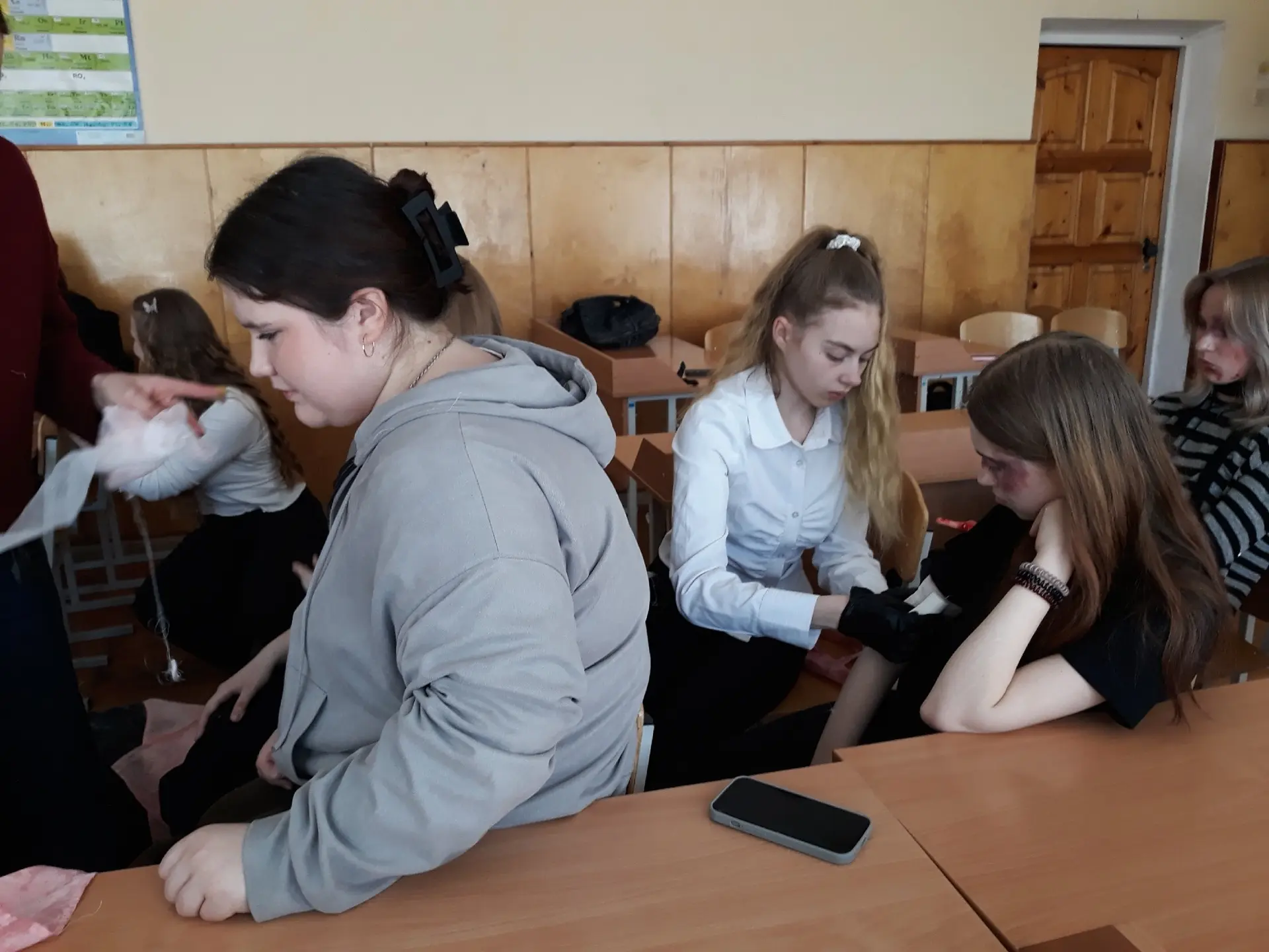 На прошлой неделе обучающиеся медицинского класса знакомились с оказанием первой помощи при ДТП. В х