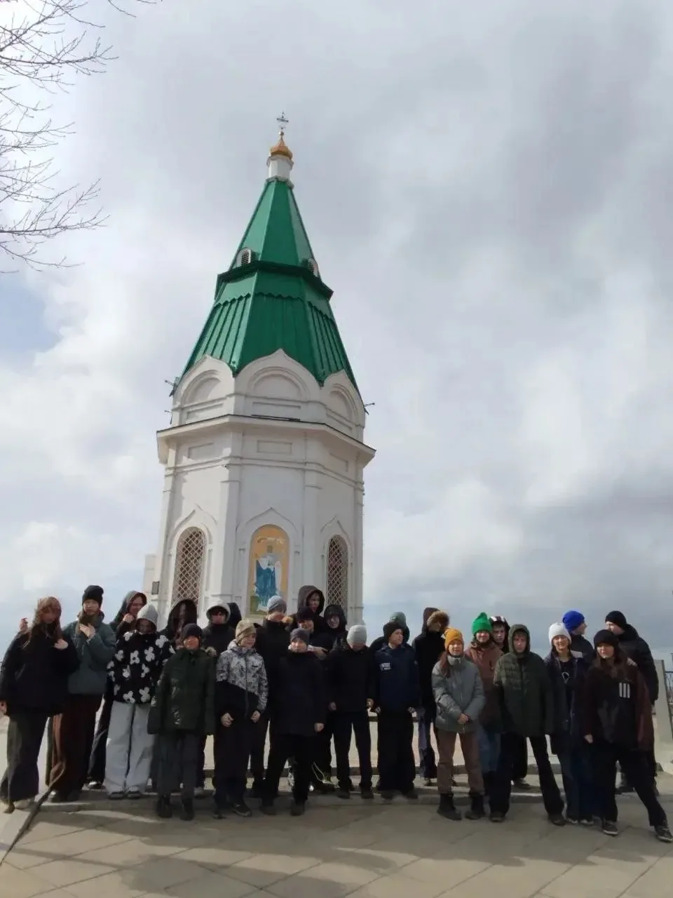 Сегодня, 24 марта, учащиеся 6*В" Класса совместно с классным руководителем Аливановой Анной Сергеевн