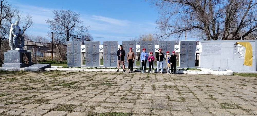29 марта 2026 года юнармейцы отряда ГБОУ ЛНР "Евсугский УВК" проявили свою гражданскую позицию и заб