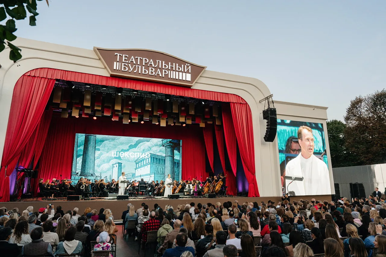 В последние, тёплые и солнечные, выходные лета в столице проходит Фестиваль искусств «Г...