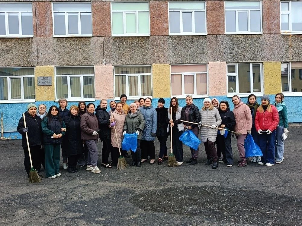 Общегородской субботник
 
6 июня педагогический коллектив и администрация МБОУ «СШ № 27» вышли на об