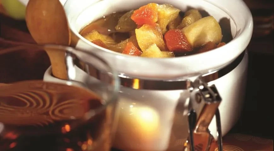 🍎 Варенье из яблок с курагой

Ингредиенты: 1,5 кг яблок, 1 стакан кураги, 1,5 кг сахара, сок 1 лимо