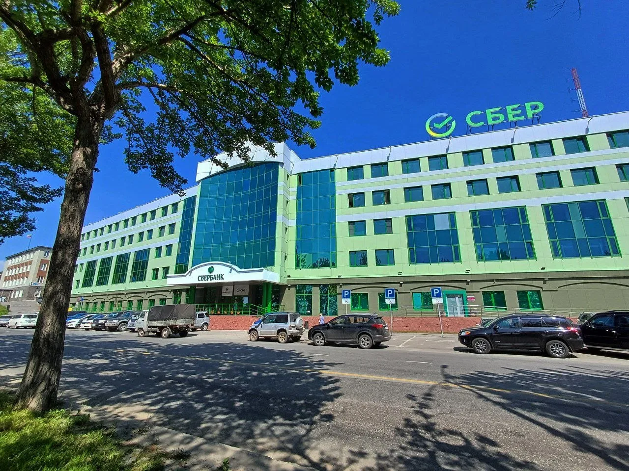 Греф пообещал снести здание Сбера на набережной