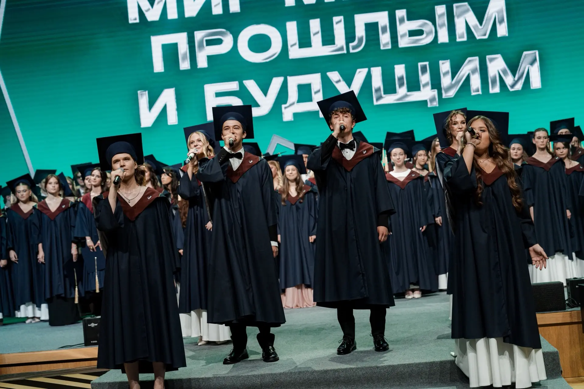 Делимся фотографиями с выпускных 📸