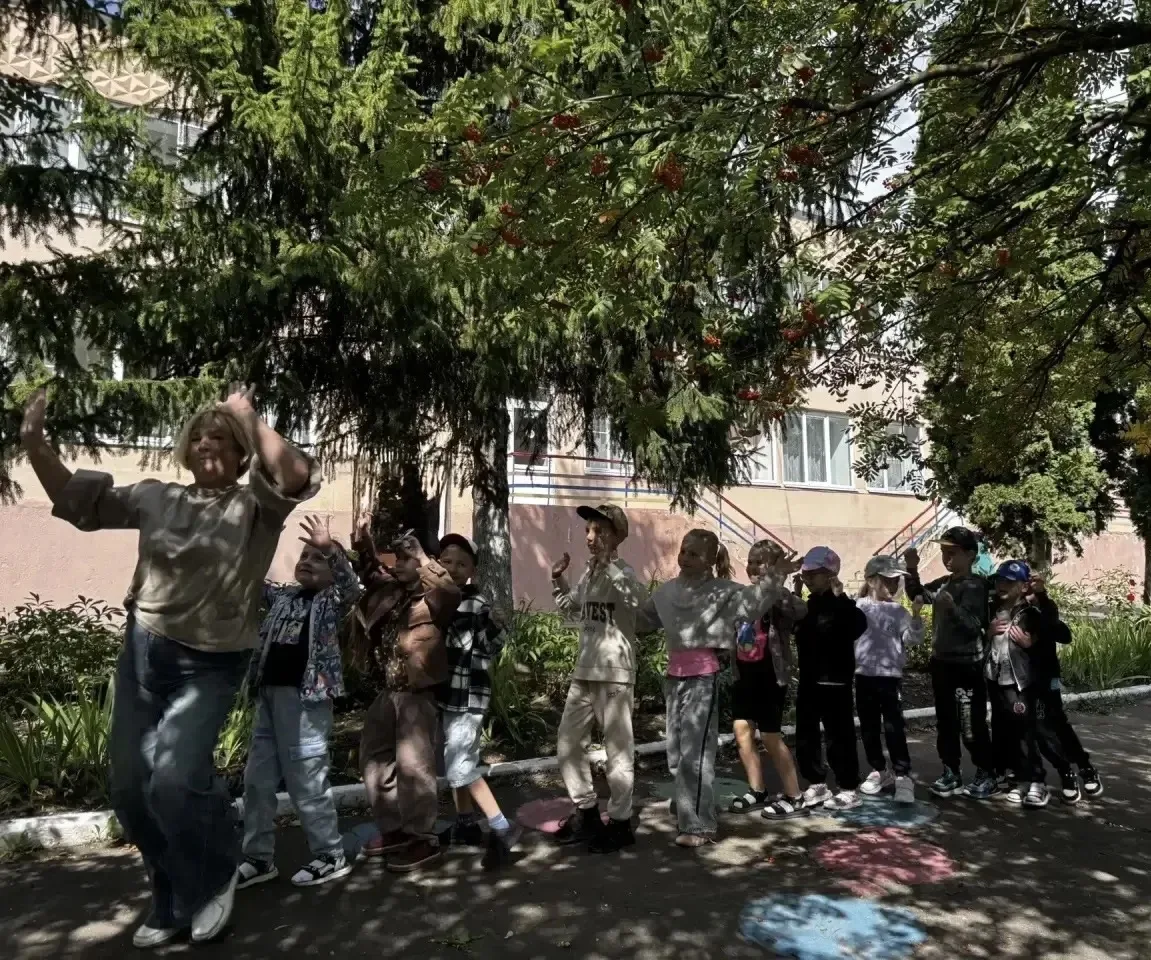 Сегодня в детском саду особенно весело, потому что у нас прошла летняя детская дискотека!