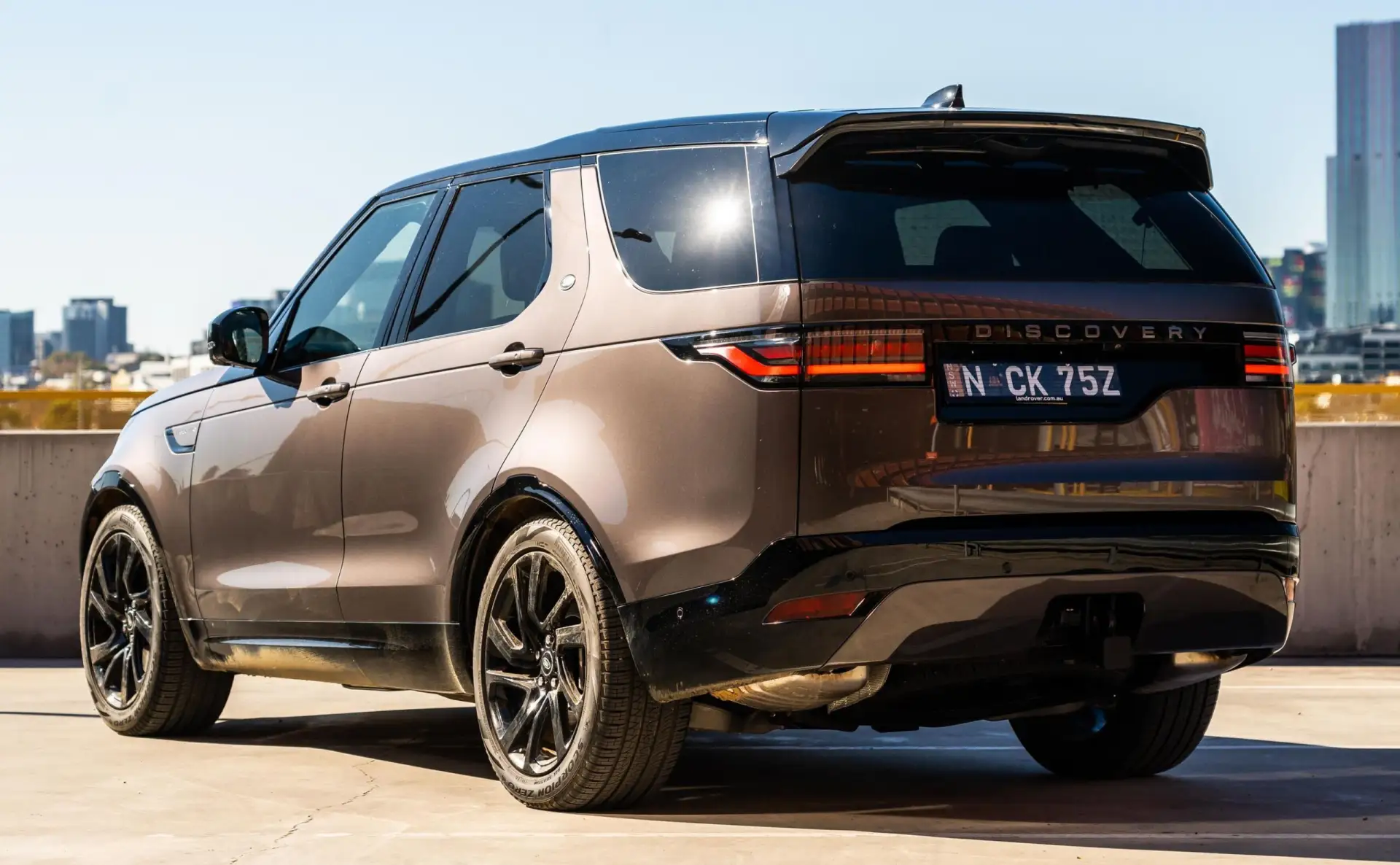 Land Rover отзовёт более 15 тысяч Discovery из-за воды в камере

Land Rover объявил отзыв 15 535 вне