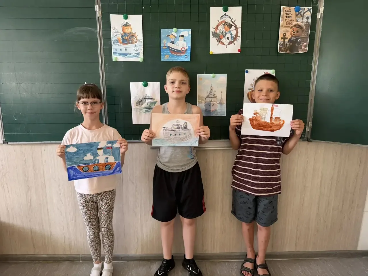 ☀️ Готовимся ко Дню ВМФ!🚢

🗓️Сегодня на нашей летней площадке было шумно, весело и очень творчески