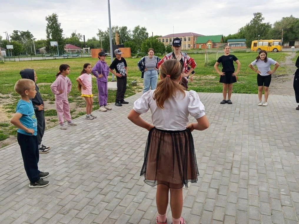 🌞 Второй день в лагере «СОЛНЫШКО»: Моя семья — моя крепость! 🏡❤️