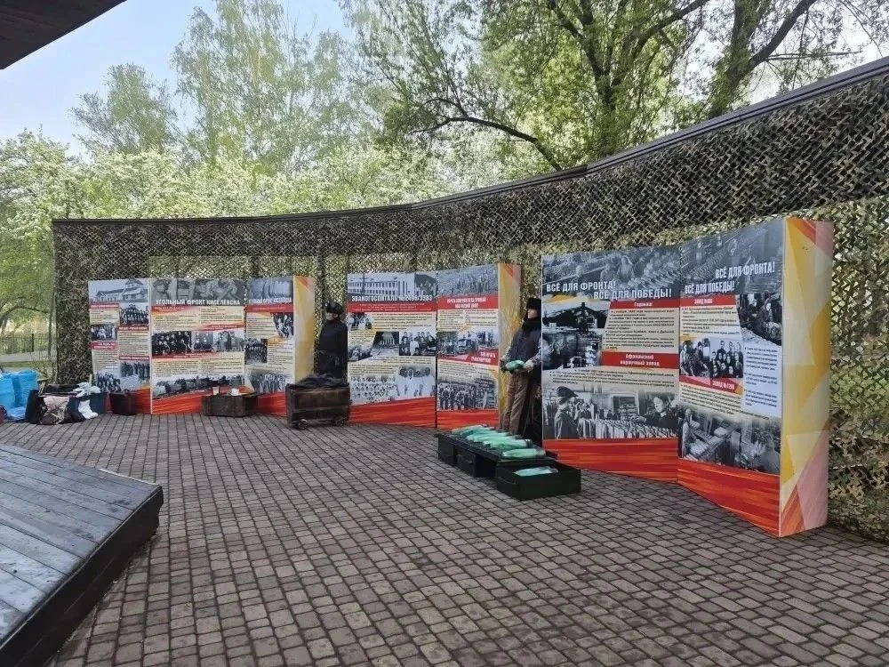9 Мая на площади Победы вновь открылась выставка «Бессмертие подвига — в памяти поколений»!  🔥Педаго