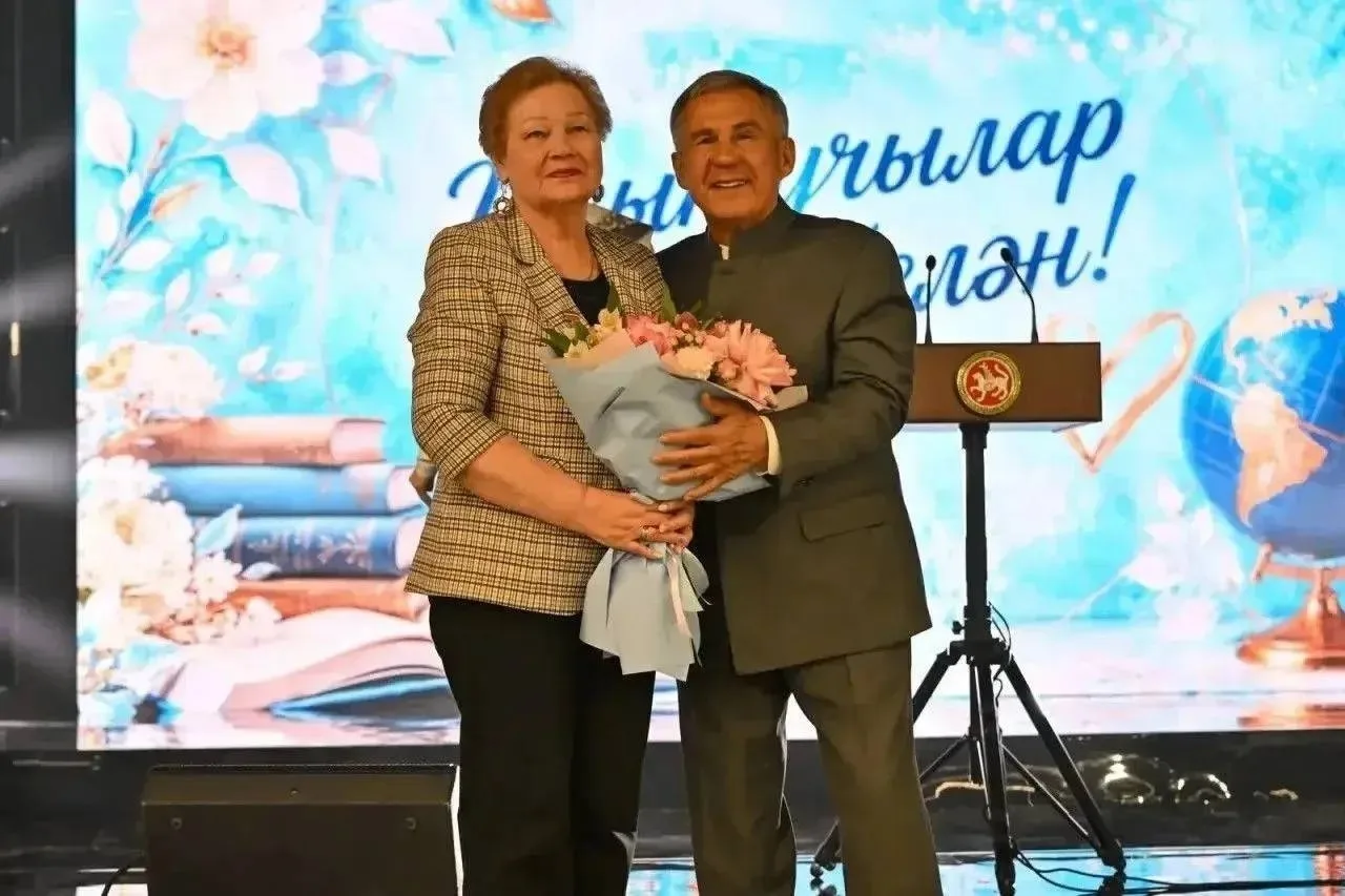 🏆 Гордимся! Преподаватель из Лениногорска стала «Народным учителем Татарстана».