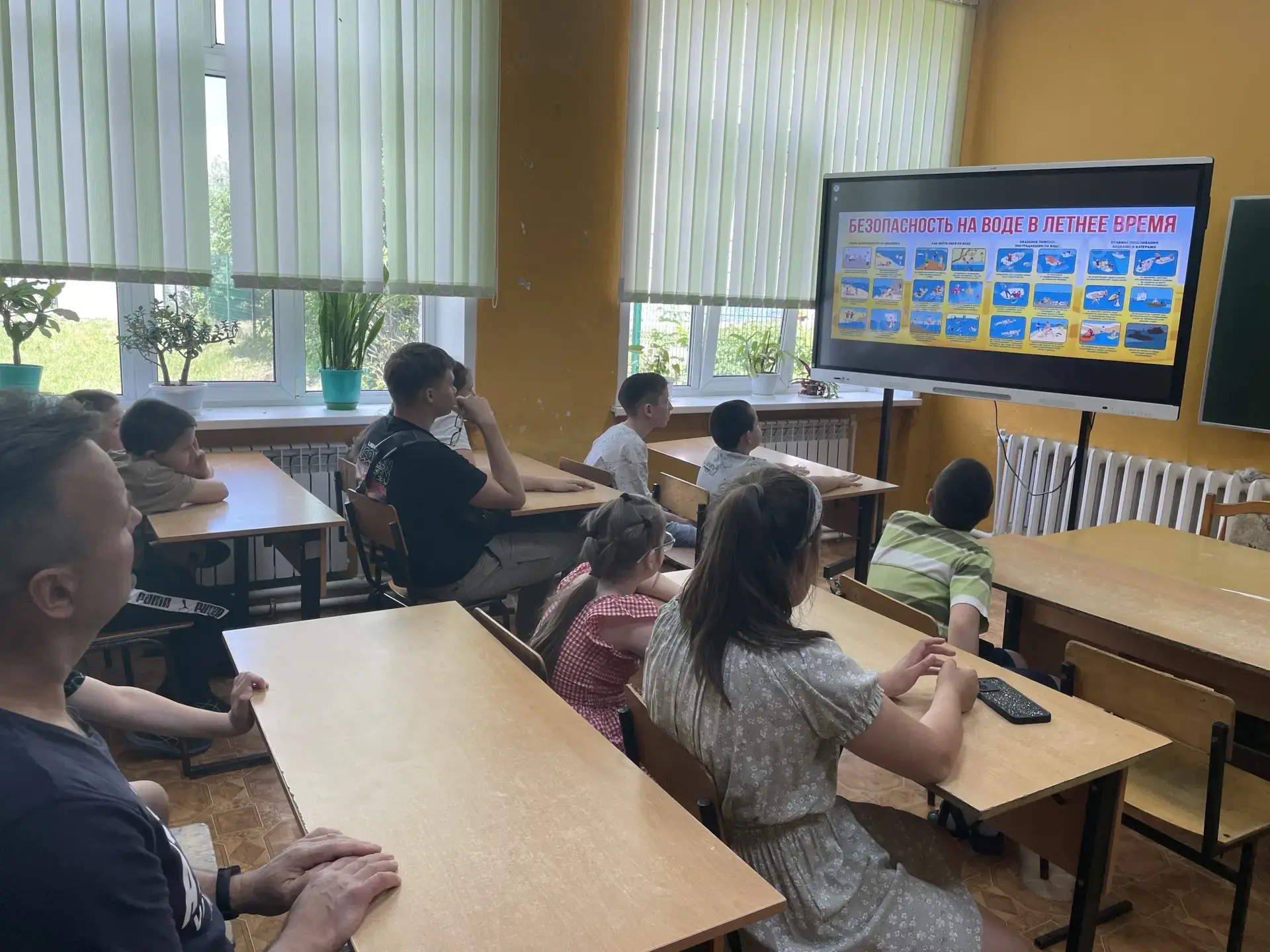 9 июня с обучающимися пришкольного лагеря "Солнечный"  провели профилактическую беседу по правилам п
