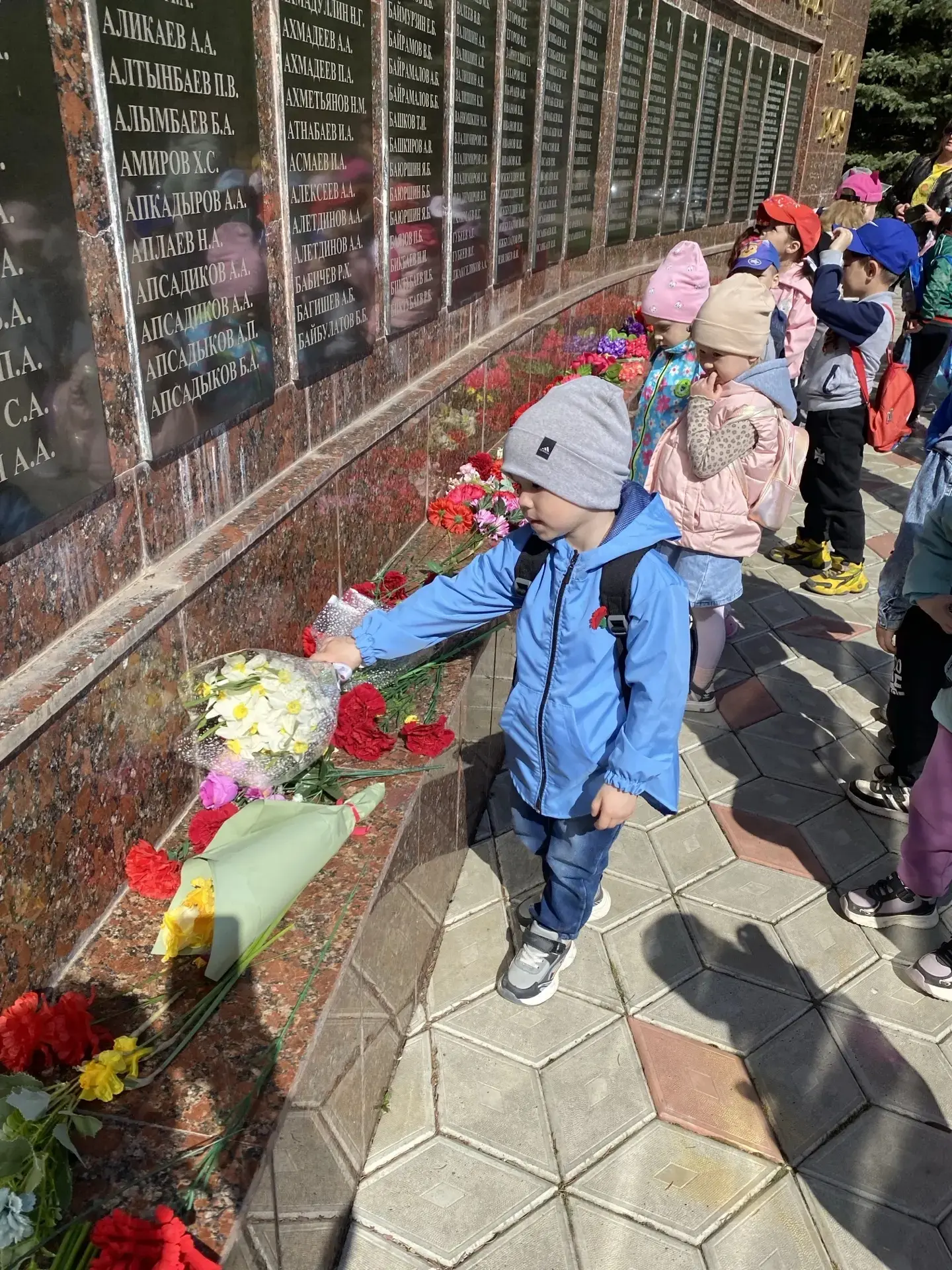 Сегодня воспитанники средней и старшей групп нашего детского сада совершили важную прог...