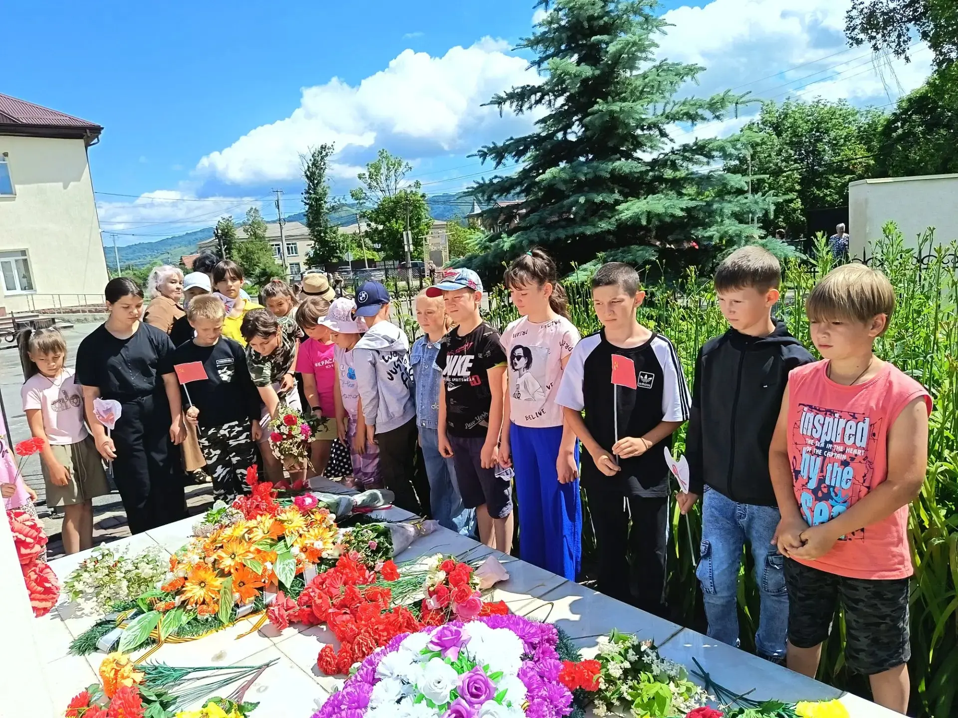 22 июня- знаменательная дата для всей страны - " День склрби и памяти" - день начала ВОВ, самой кров