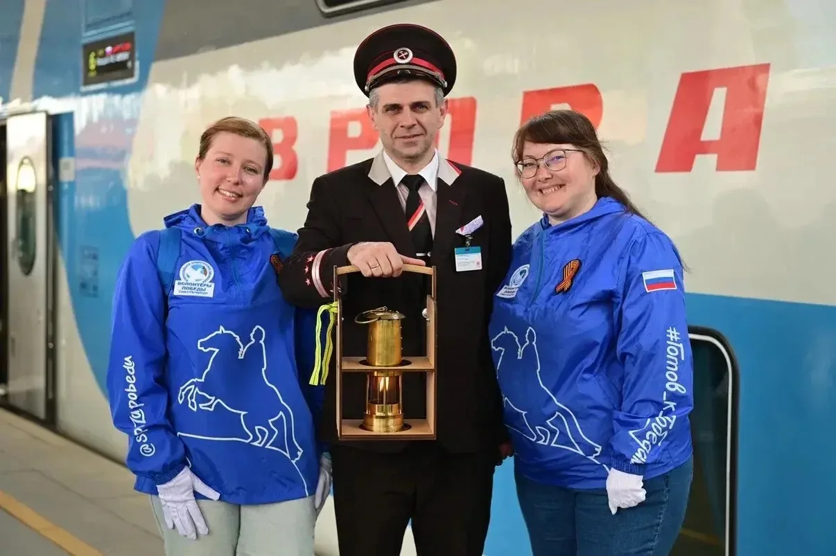 Пламя, объединяющее поколения: поезда ФПК доставили частицы Вечного огня в Москву