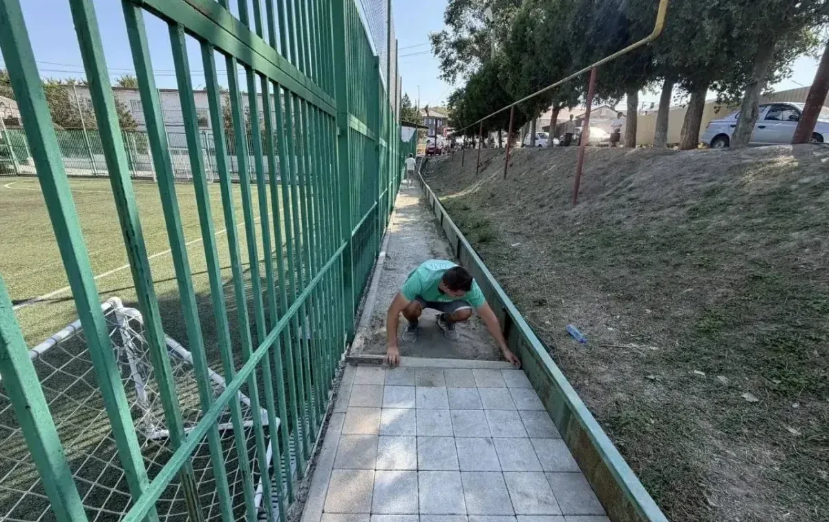 В Анапе обновляют тротуары и общественные пространства