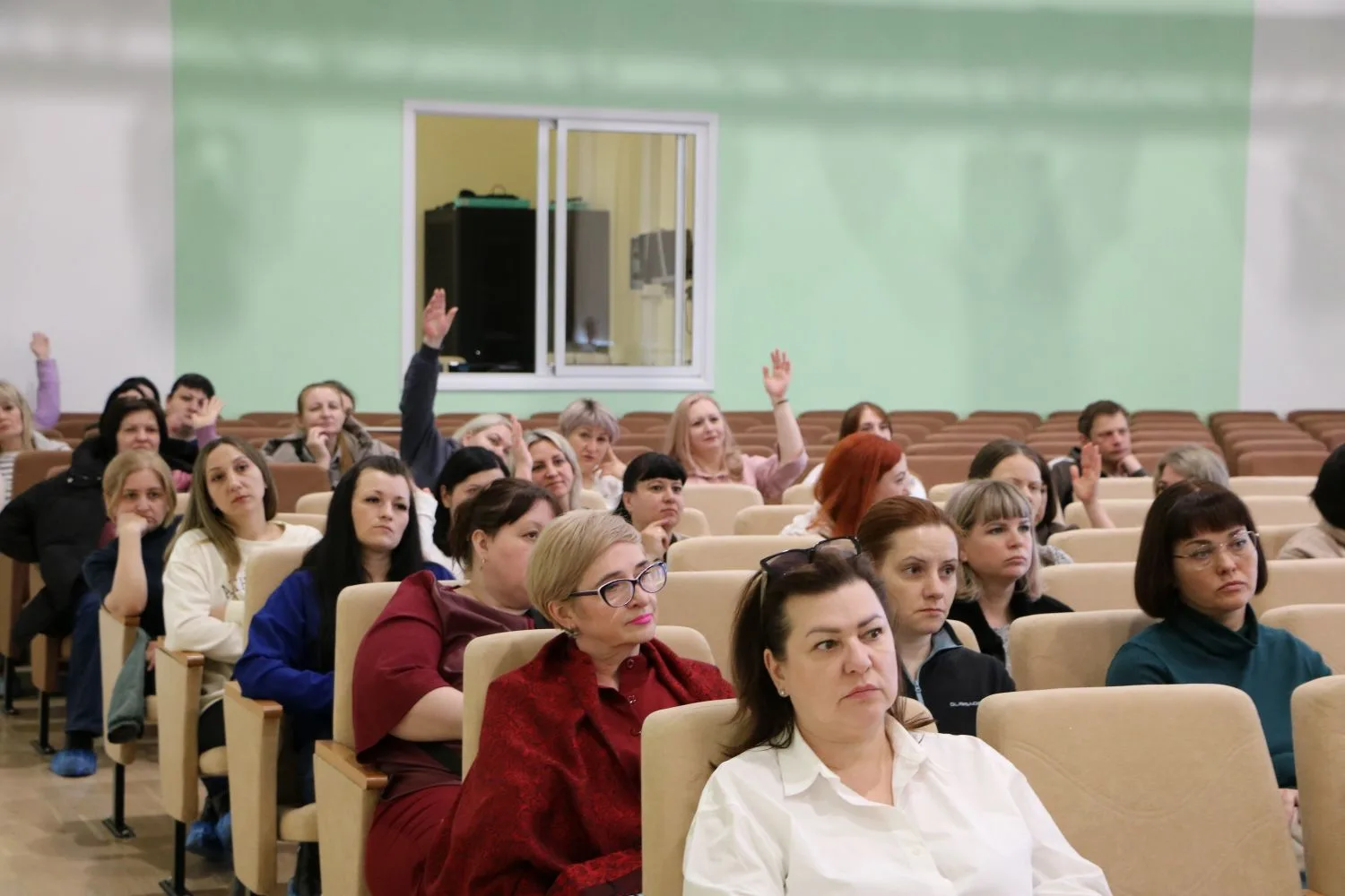 В МАОУ СОШ №5 «Центр ИнТех»  состоялось общешкольное и классные родительские собрания, ключевыми тем