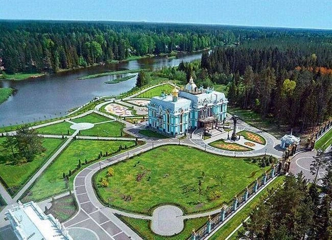 Подождите, не читайте пока текст. Как вы думаете, чей это дворец ?🤚