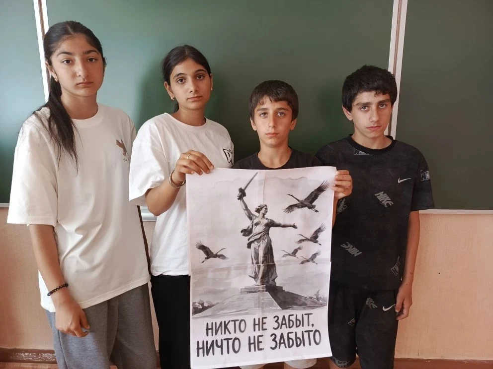 Сегодняшний день в лагере "Чайка" Комсомольского филиала был посвящён Дню патриота. В п...