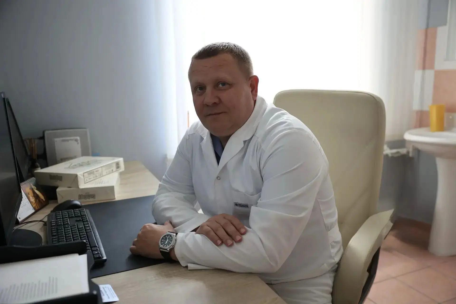 Они остановили кровотечение, которое угрожало жизни пациента

Михаил с массивным носовым кровотечени