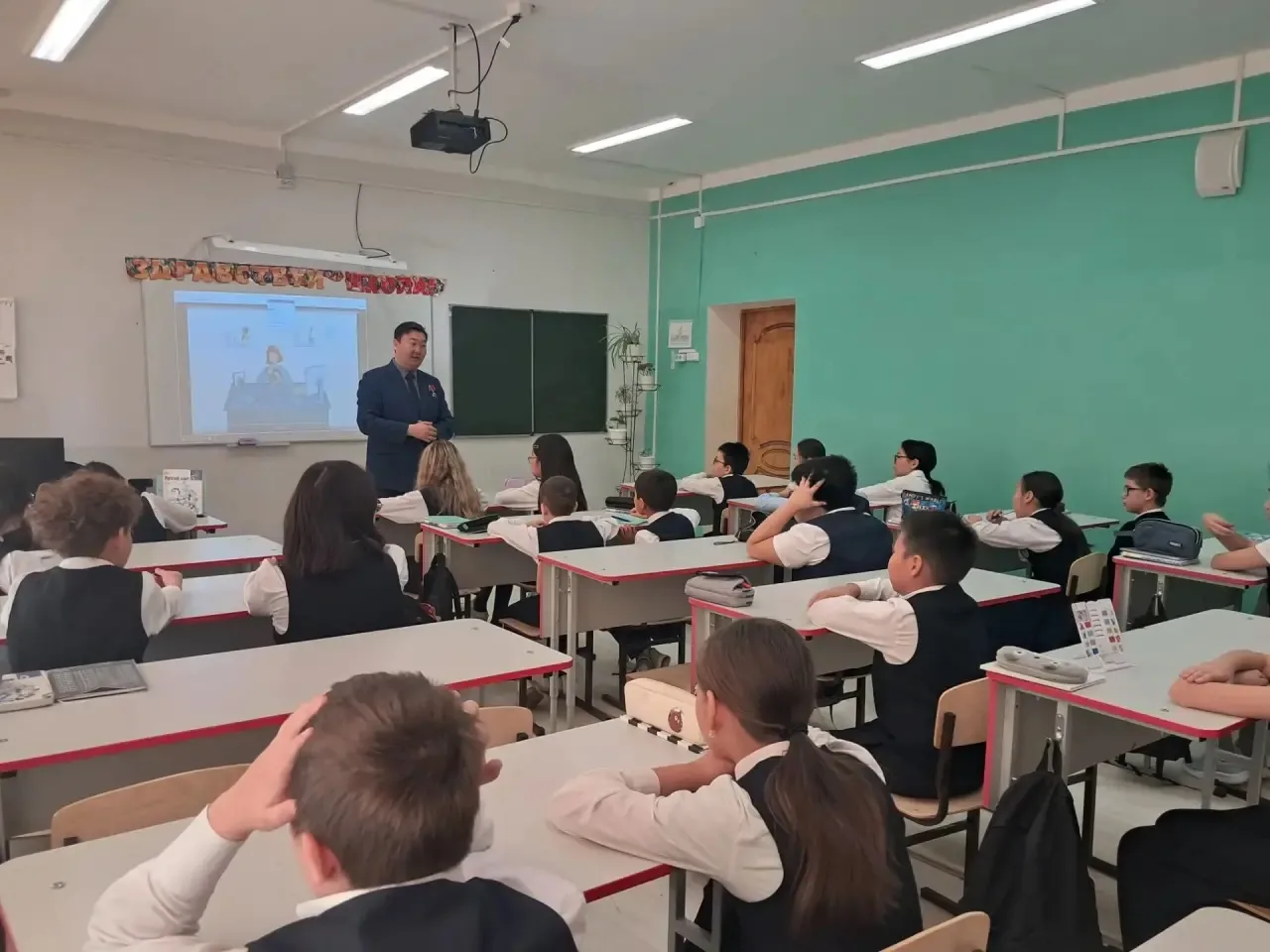 💻 От школьной парты — к цифровым профессиям: в Якутске прошел «Урок цифры»