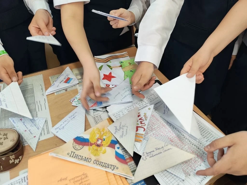 🕊💌Письма добра для военного госпиталя!  🕊💌Наши ученики из 4Е, 2Г, 7Д, 3В и 1Д классов написали письм