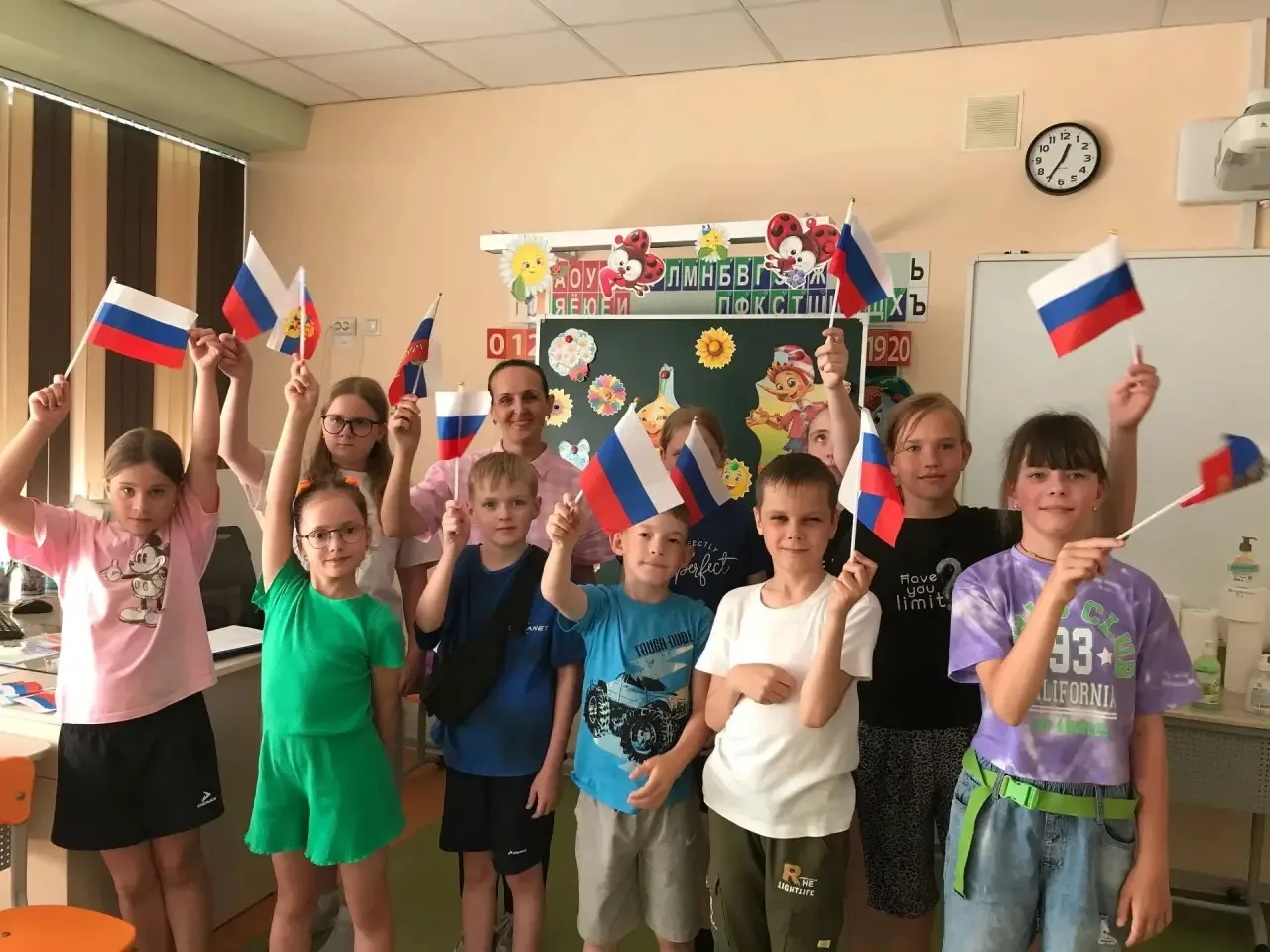 🇷🇺В преддверии Дня России в пришкольном лагере прошло занятие «Мы — весёлая команда!»...
