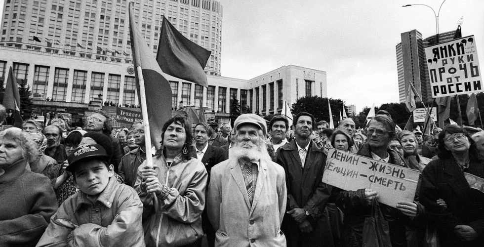 4 октября 1993 года в Москве танки расстреляли Белый дом – так Ельцин покончил с Верхов...