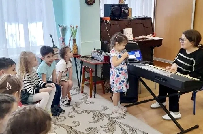 ТВОРЧЕСТВО ВЕЗДЕ 🤩 Наши дошколята очень любят петь,  танцевать и участвовать в разных постановках.  