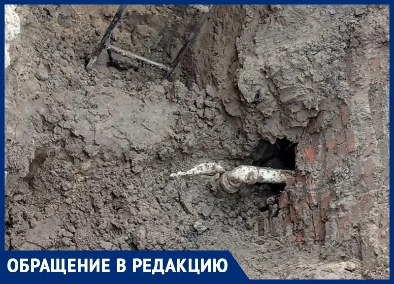 В Таганроге главный кран от водоснабжения района спрятали под проезжей — чтобы перекрыт...