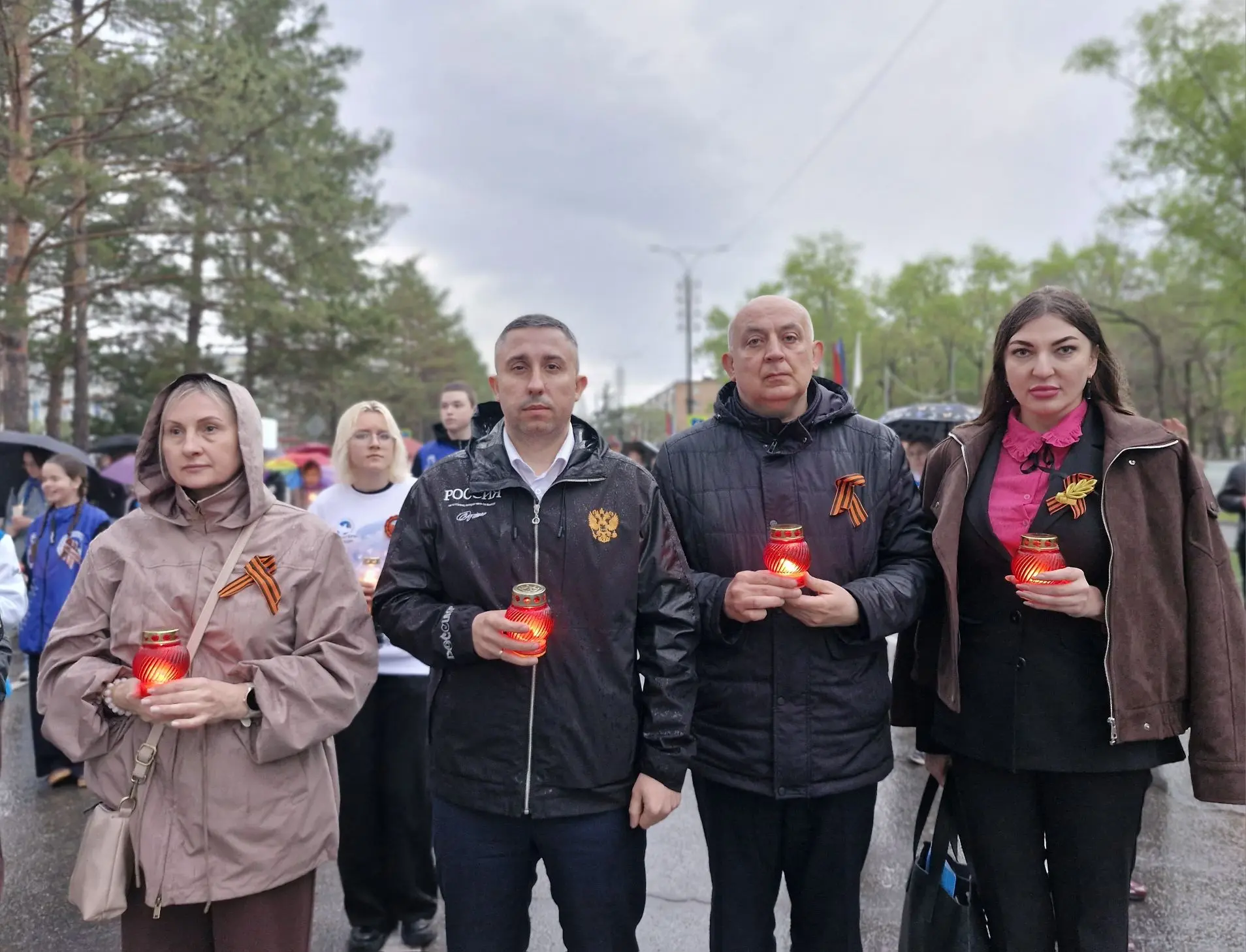 Сегодня, 6 мая, в Арсеньеве состоялось молодёжное шествие "Свеча памяти".  Школьники, студенты Примо
