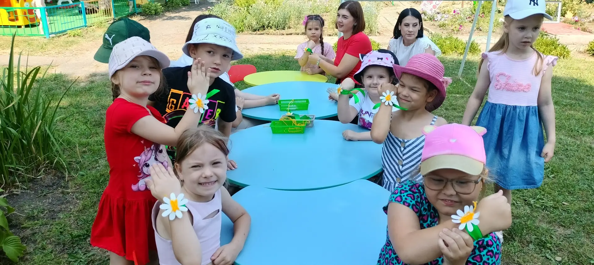 🎉 День семьи, любви и верности в группе «Паровозик»! 🎉
8 июля у нас было по‑настоящему тепло — не 